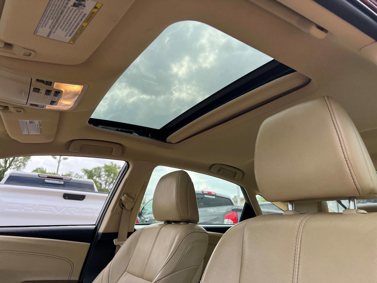 Used 2013 Toyota Avalon Limited w/ Technology Pkg FWD image 11