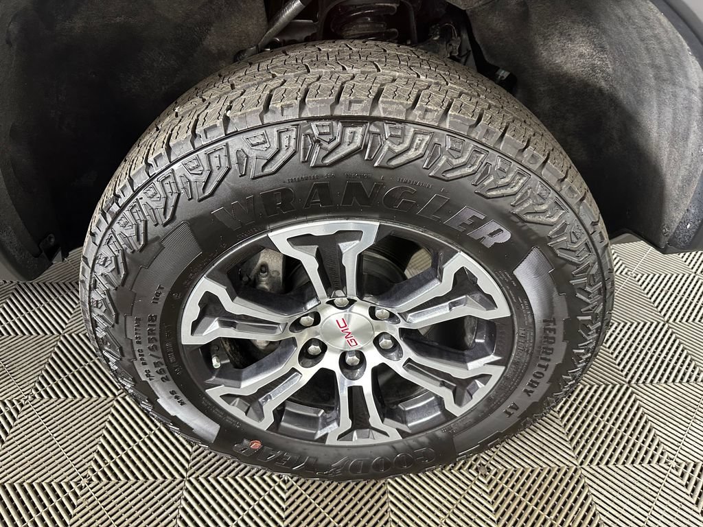 Used 2025 GMC Canyon AT4 AWD/4WD image 35