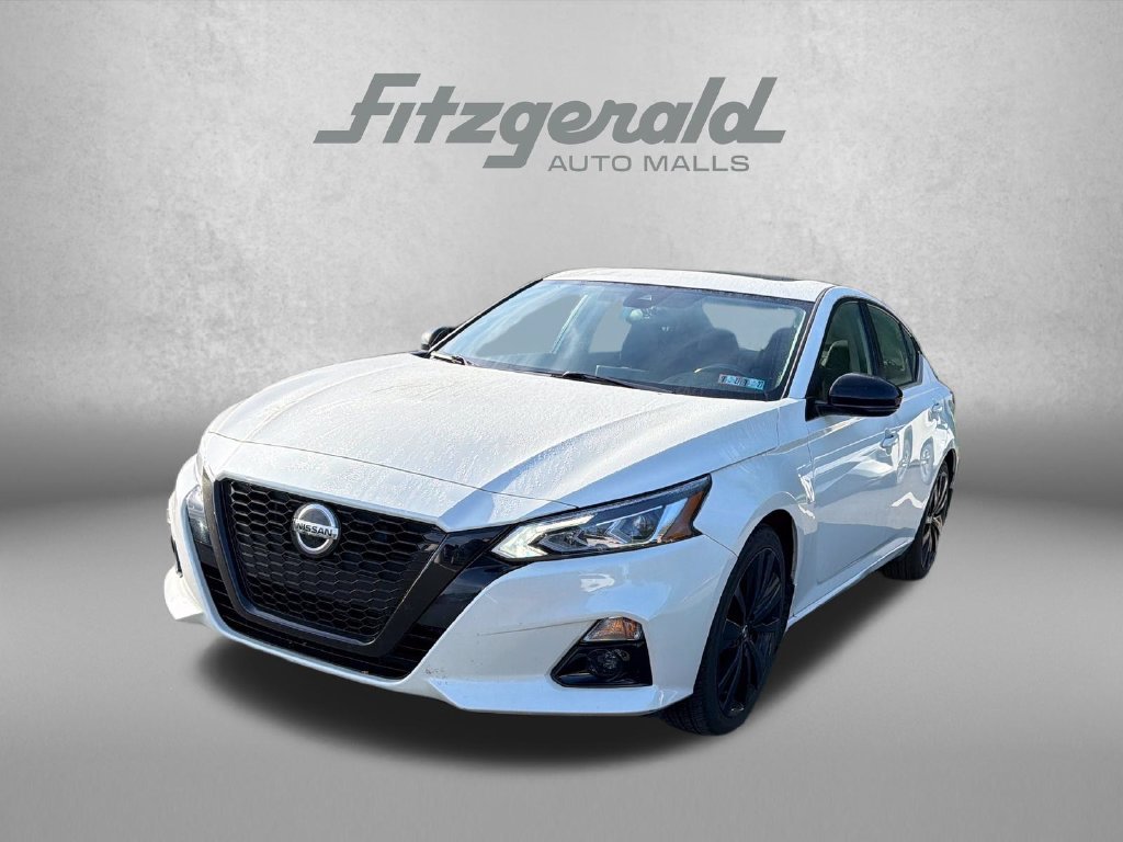 Used 2022 Nissan Altima 2.5 SR w/ Midnight Edition Package FWD image 3