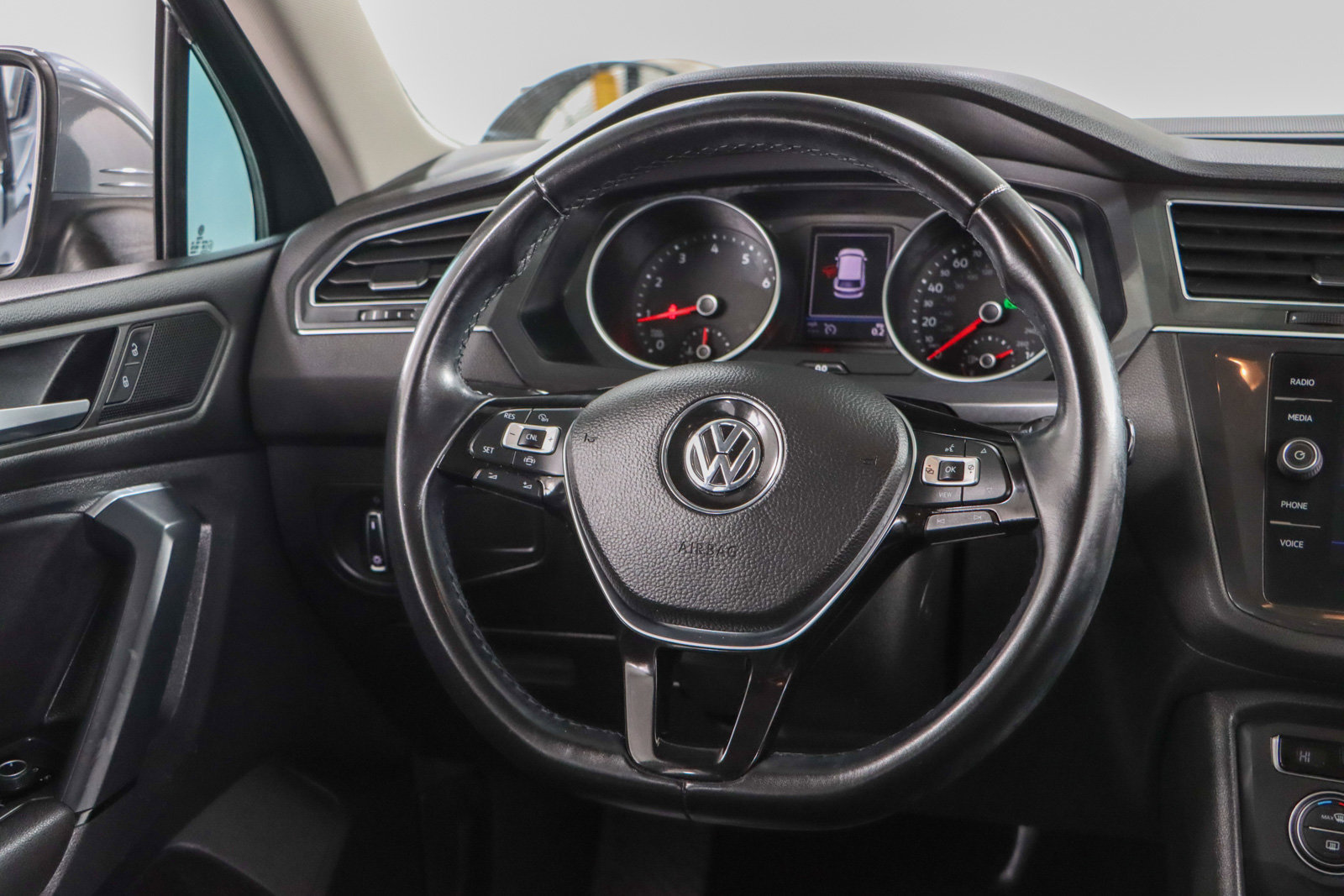Used 2019 Volkswagen Tiguan SEL Premium R-Line image 12