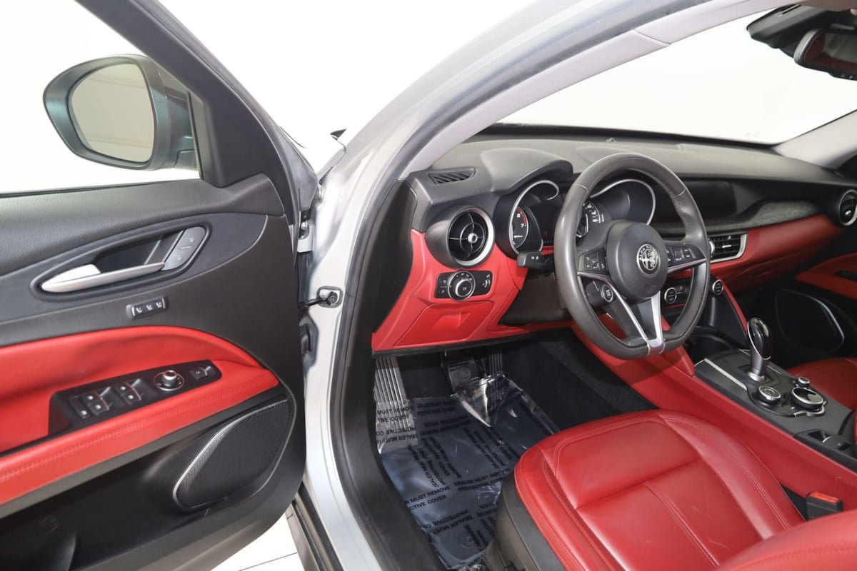 Used 2019 Alfa Romeo Stelvio w/ Nero Edizione RWD image 44
