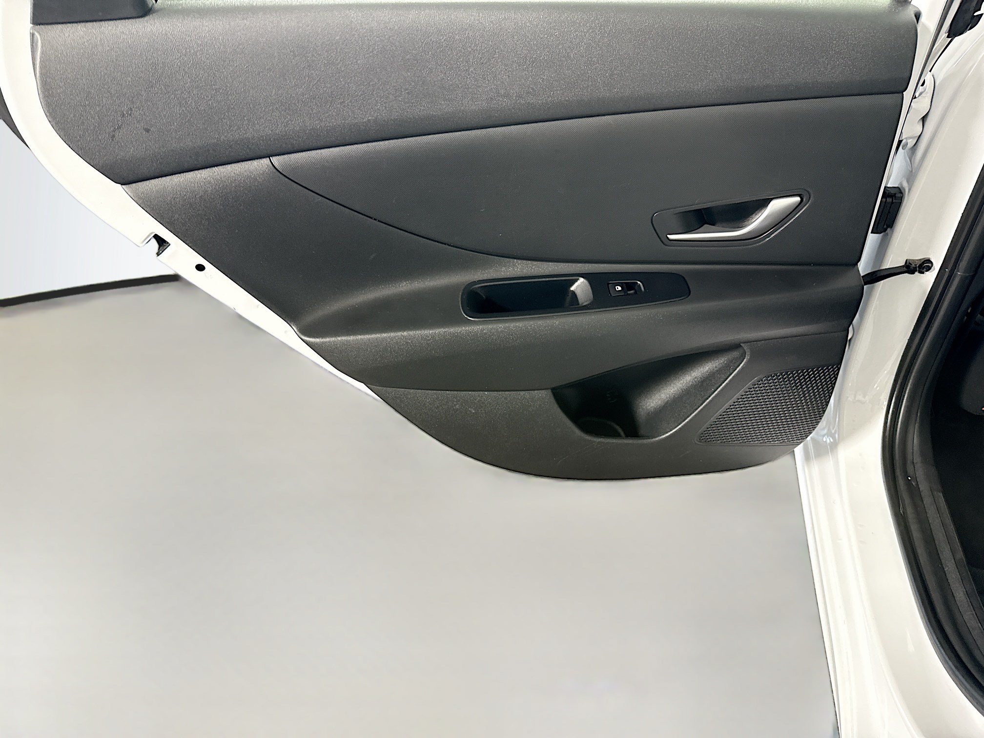Used 2025 Hyundai Elantra SE FWD image 25