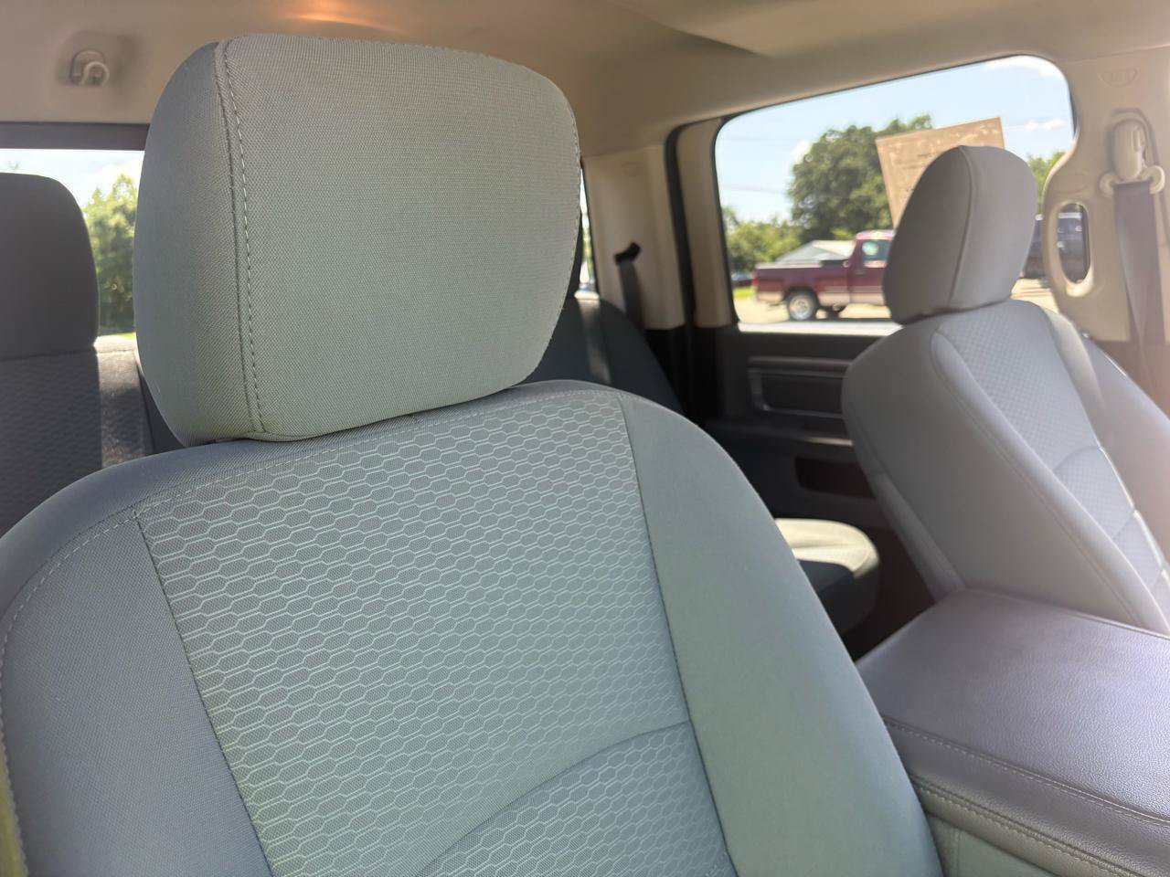 Used 2017 RAM 1500 Classic SLT AWD/4WD image 39