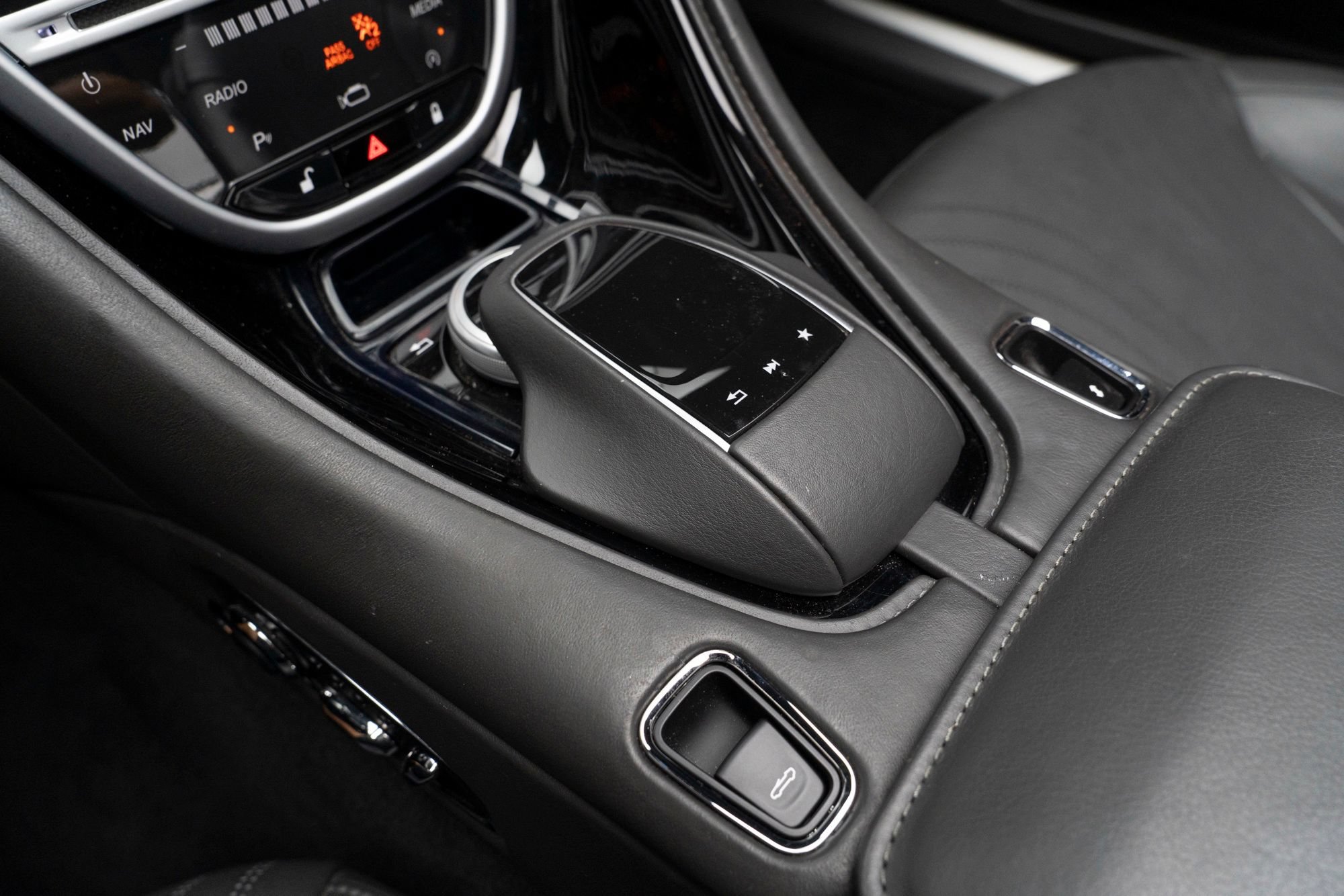 Used 2020 Aston Martin DB11 Volante RWD image 31