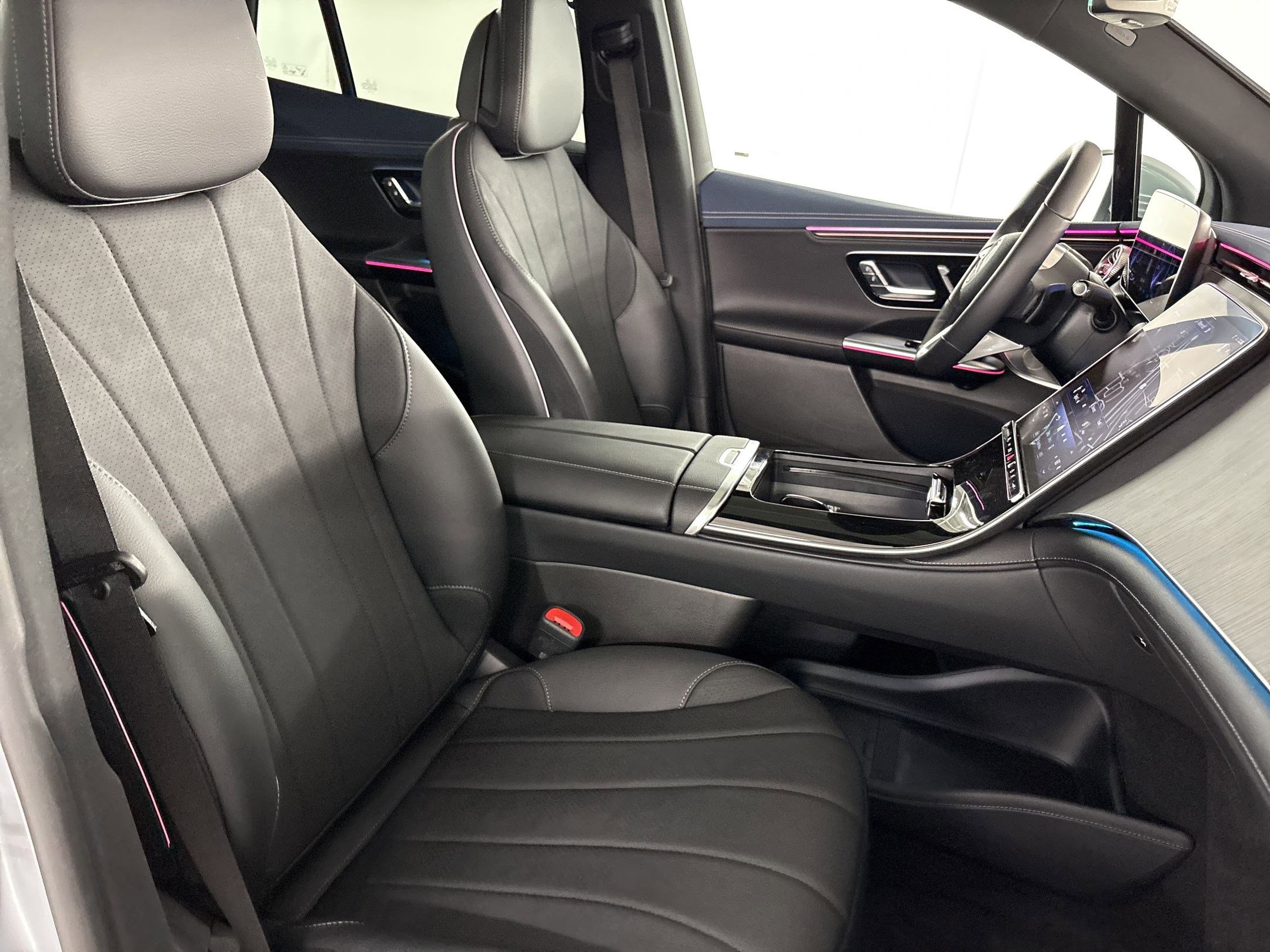 New 2026 Mercedes-Benz EQE 320 4MATIC SUV image 31