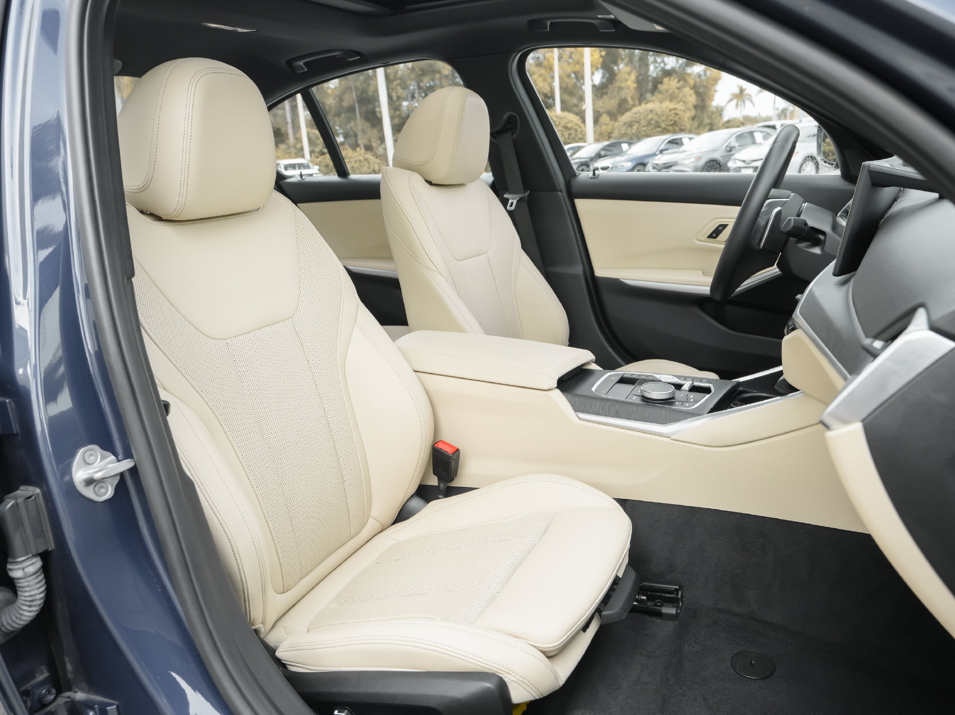 Used 2024 BMW 330i Sedan w/ Convenience Package RWD image 11