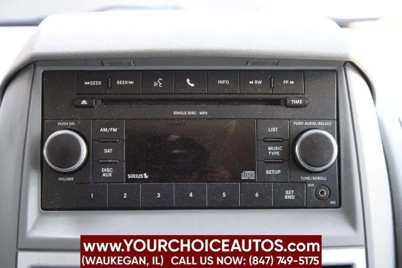 Used 2010 Chrysler Town & Country Touring image 15
