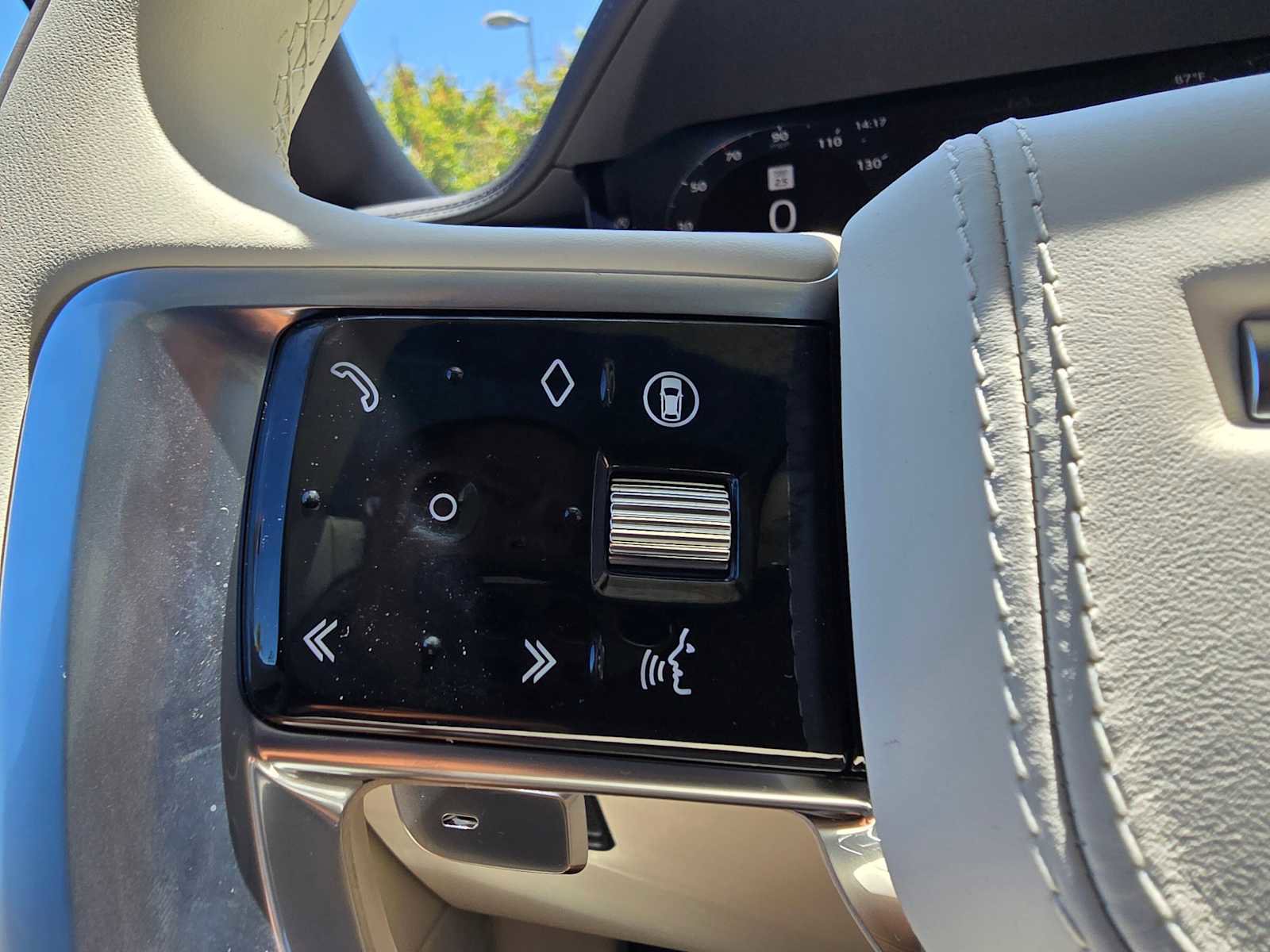New 2025 Land Rover Range Rover SE image 33