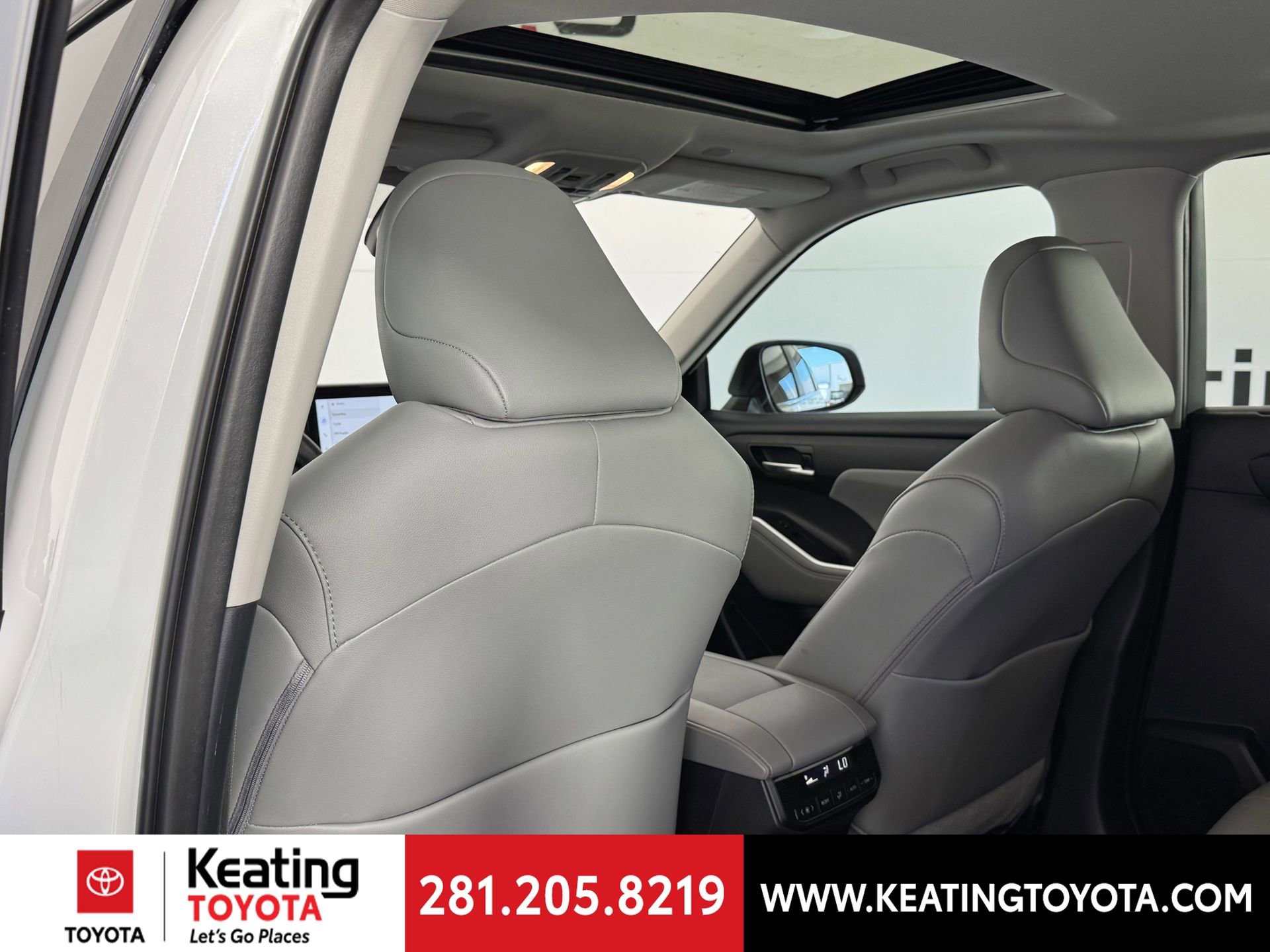 Used 2025 Toyota Highlander XLE image 16