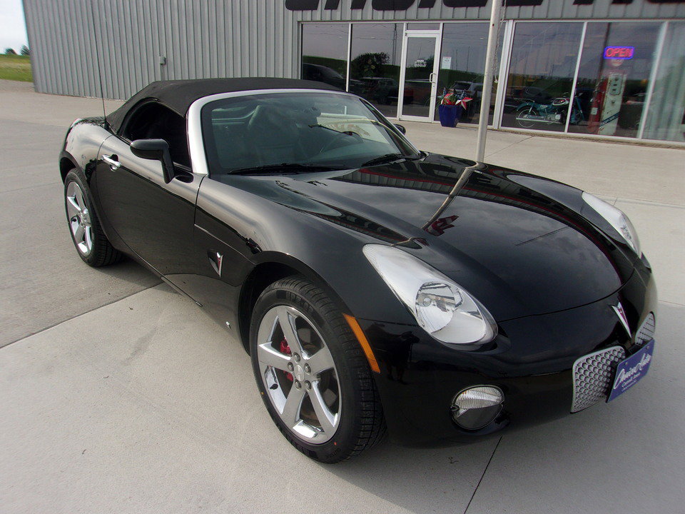 Used 2007 Pontiac Solstice Convertible w/ Premium Package RWD image 1