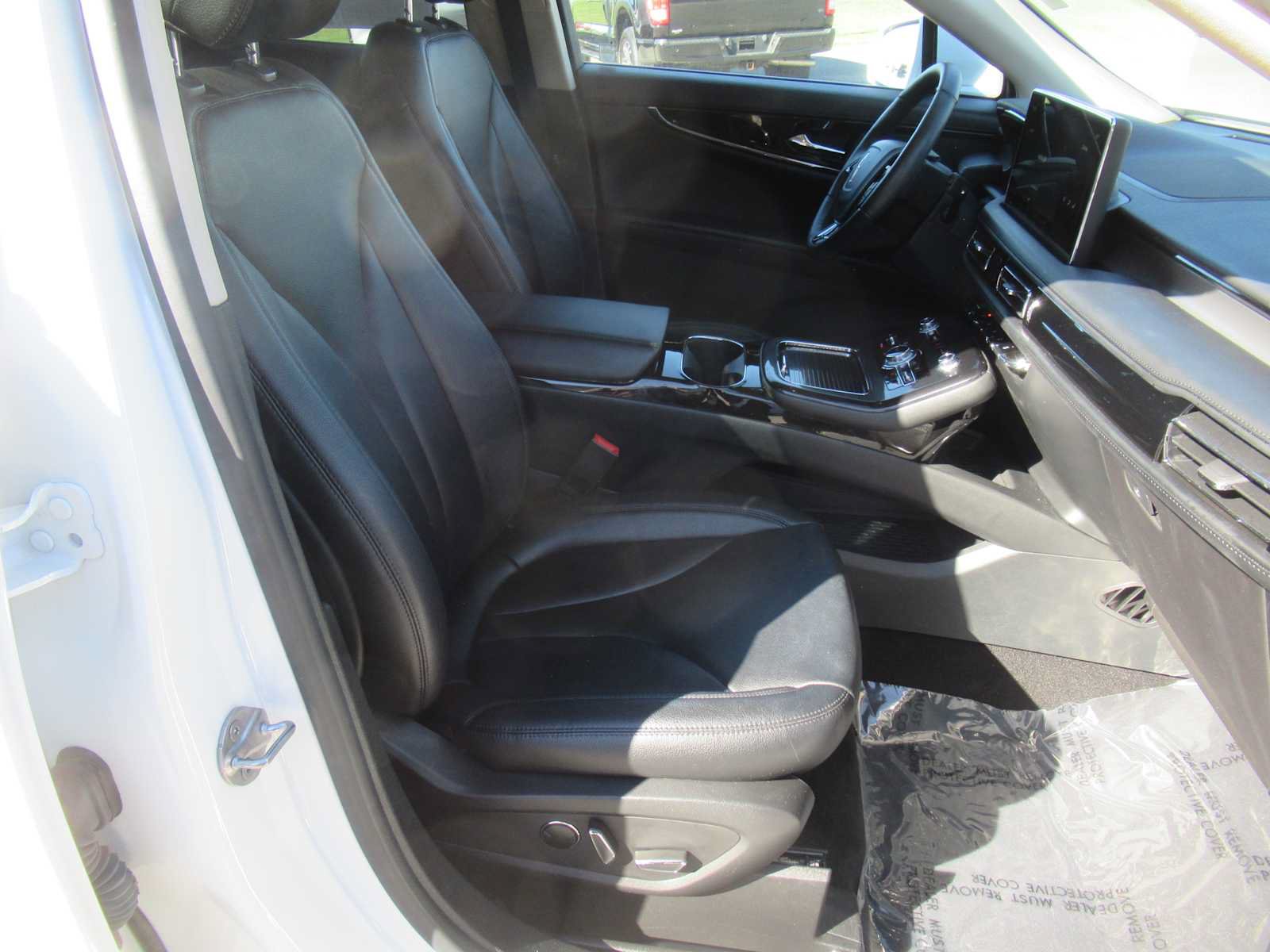 Used 2023 Lincoln Nautilus FWD image 21