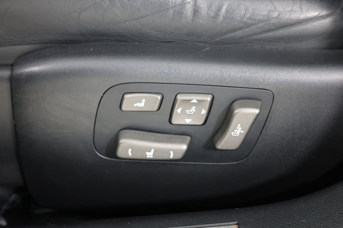 Used 2010 Lexus LS 460 RWD image 26