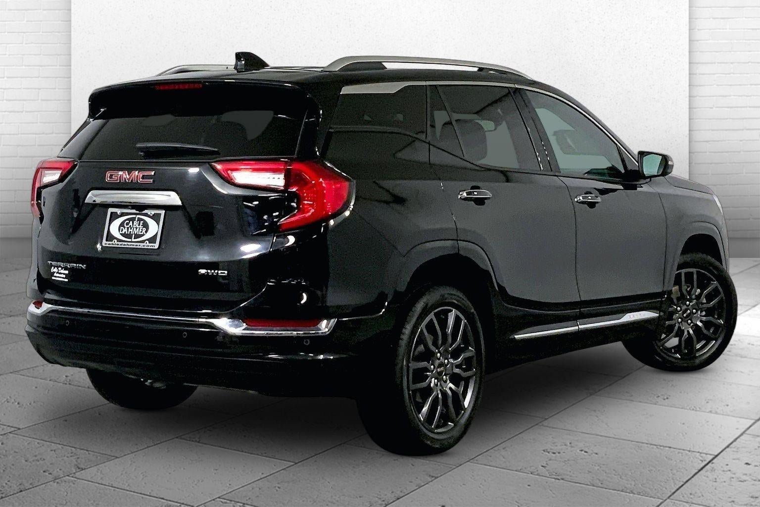 Used 2023 GMC Terrain Denali w/ Black Diamond Edition image 13