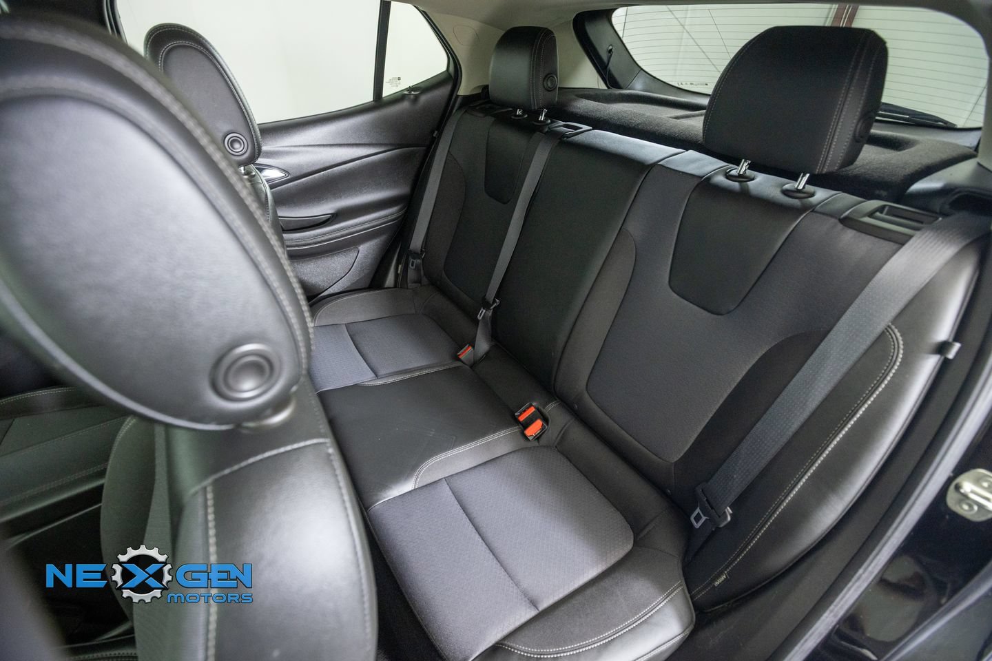 Used 2022 Buick Encore GX Preferred w/ Cold Weather Comfort Package AWD/4WD image 31