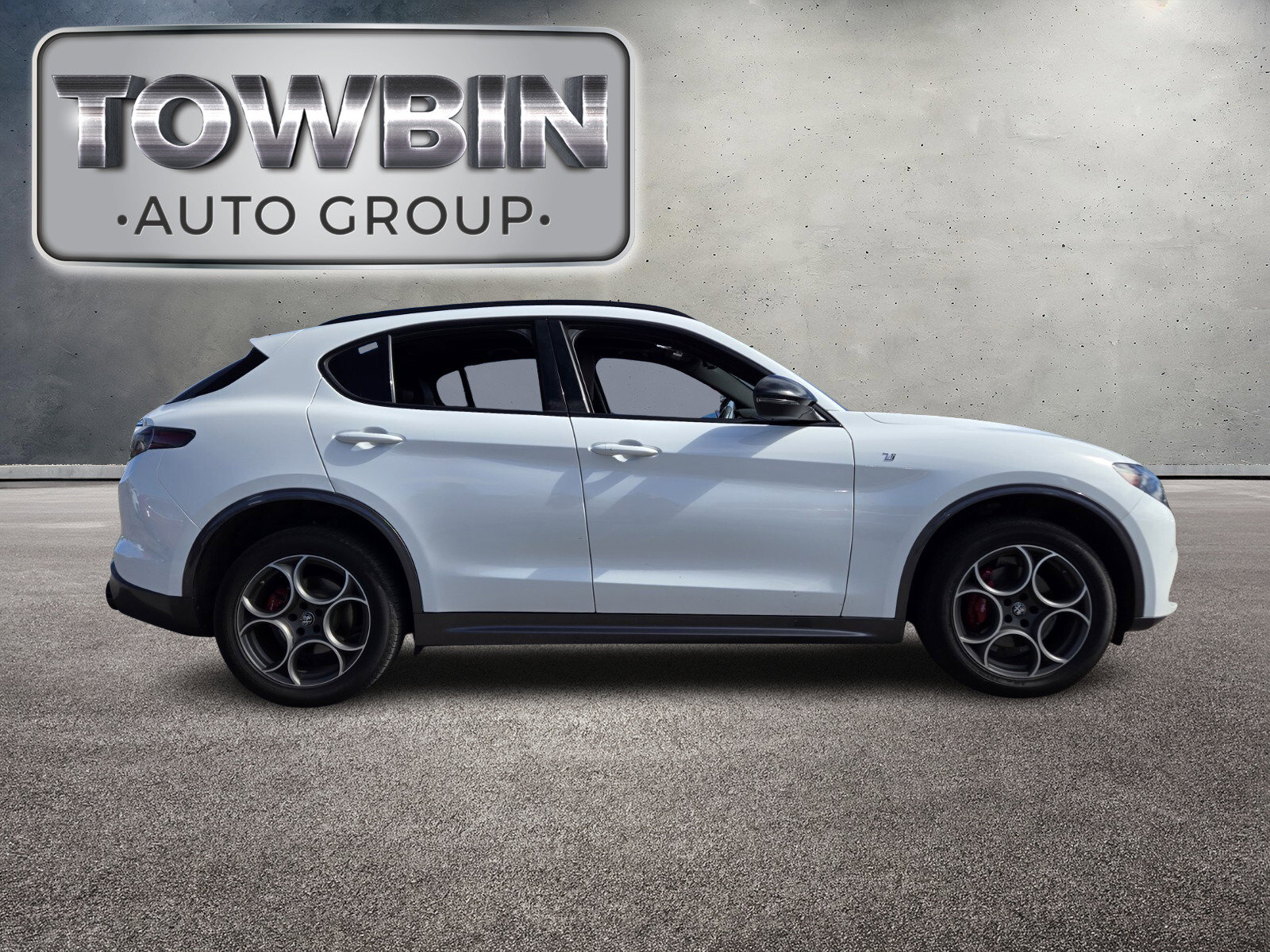 Used 2024 Alfa Romeo Stelvio Ti image 3