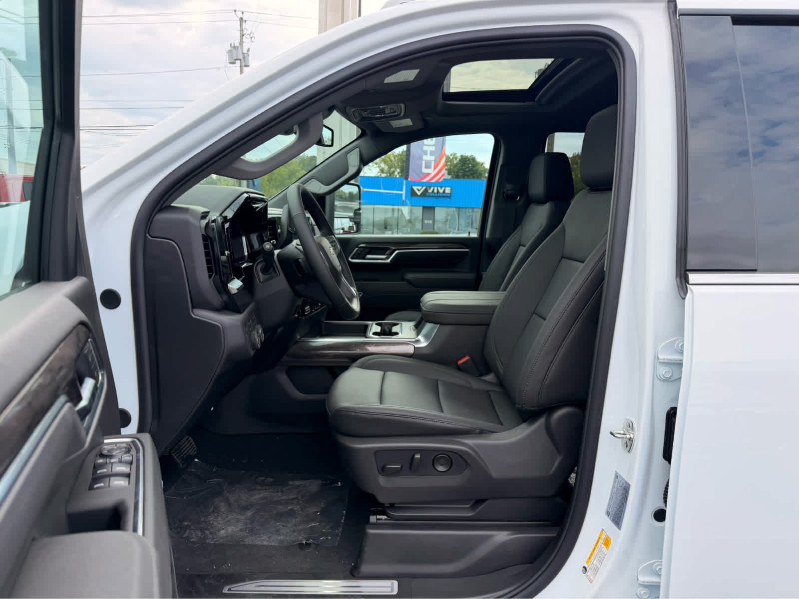 New 2026 Chevrolet Silverado 2500 LTZ w/ Z71 Chrome Sport Edition AWD/4WD image 9