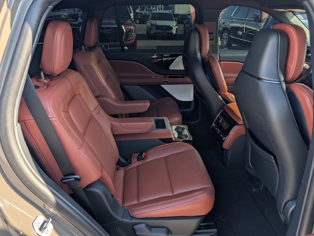 Used 2026 Lincoln Aviator Reserve AWD/4WD image 34