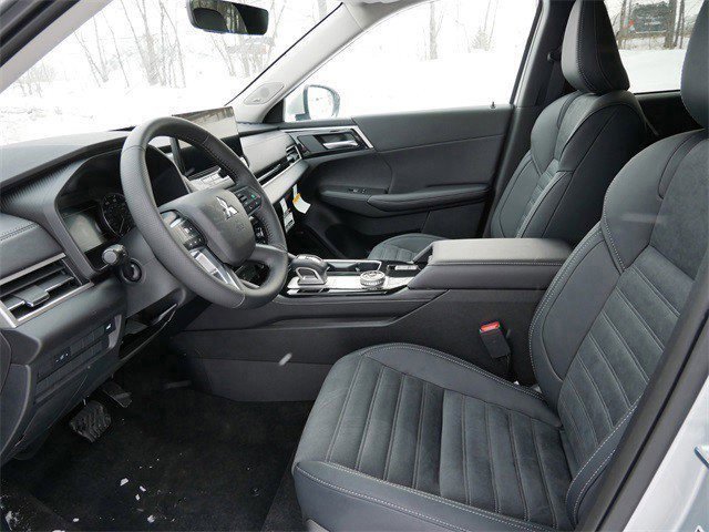 New 2025 Mitsubishi Outlander SE image 4