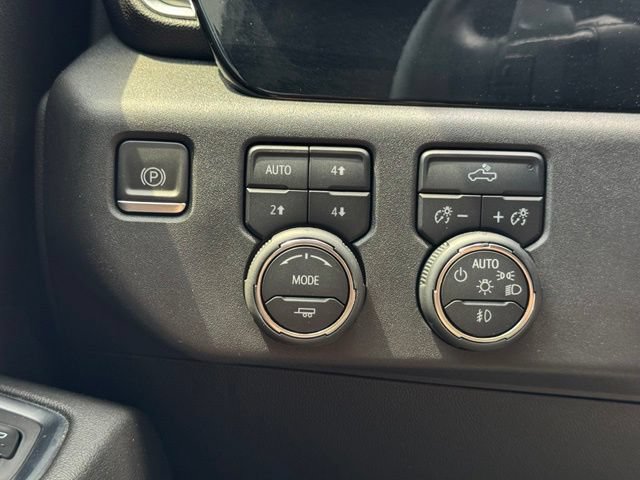 Used 2024 Chevrolet Silverado 1500 LT Trail Boss w/ Convenience Package II AWD/4WD image 35
