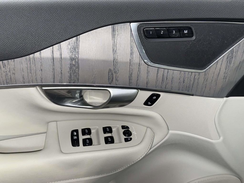 Used 2024 Volvo XC90 B6 Plus image 21