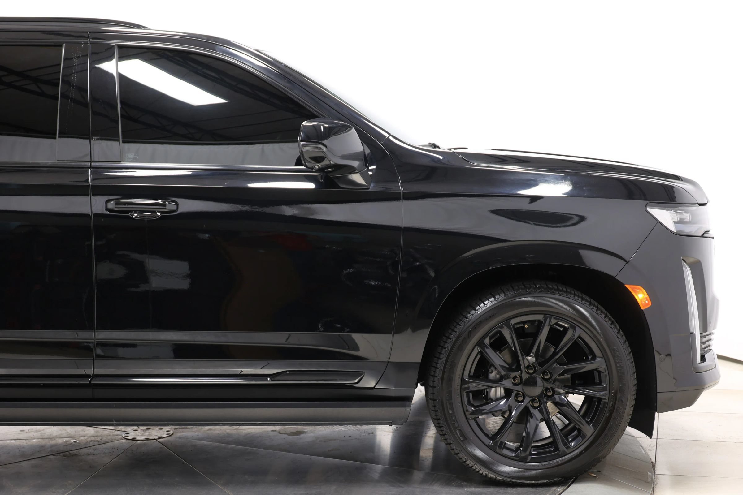 Used 2023 Cadillac Escalade ESV Sport w/ LPO, ONYX Package AWD/4WD image 88