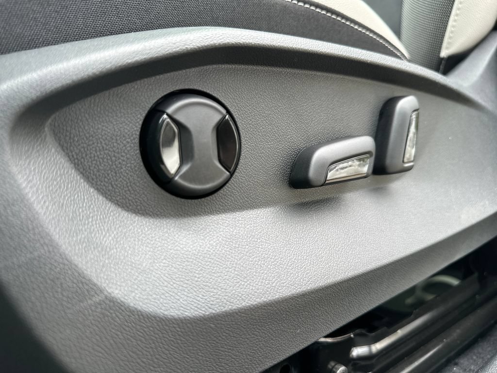 New 2026 Volkswagen Taos SE AWD/4WD image 4