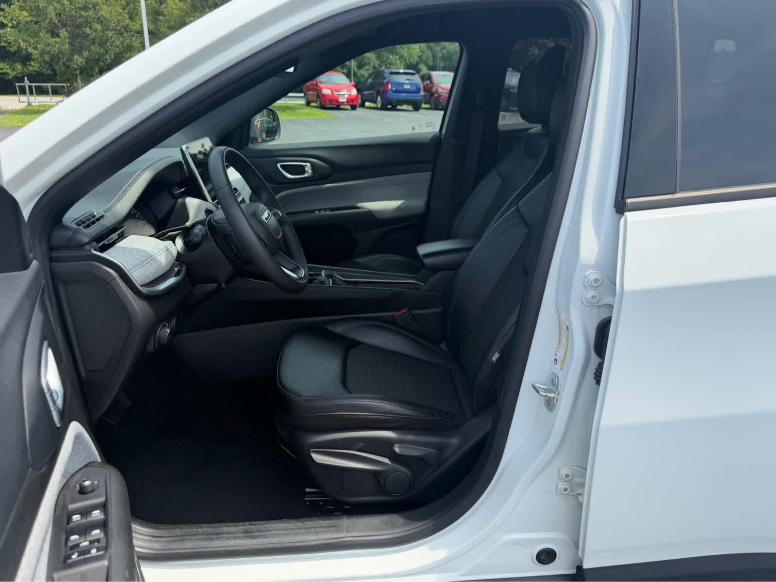 Used 2024 Jeep Compass Latitude AWD/4WD image 16