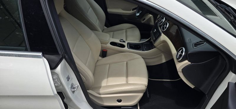 Used 2018 Mercedes-Benz CLA 250 4MATIC image 17
