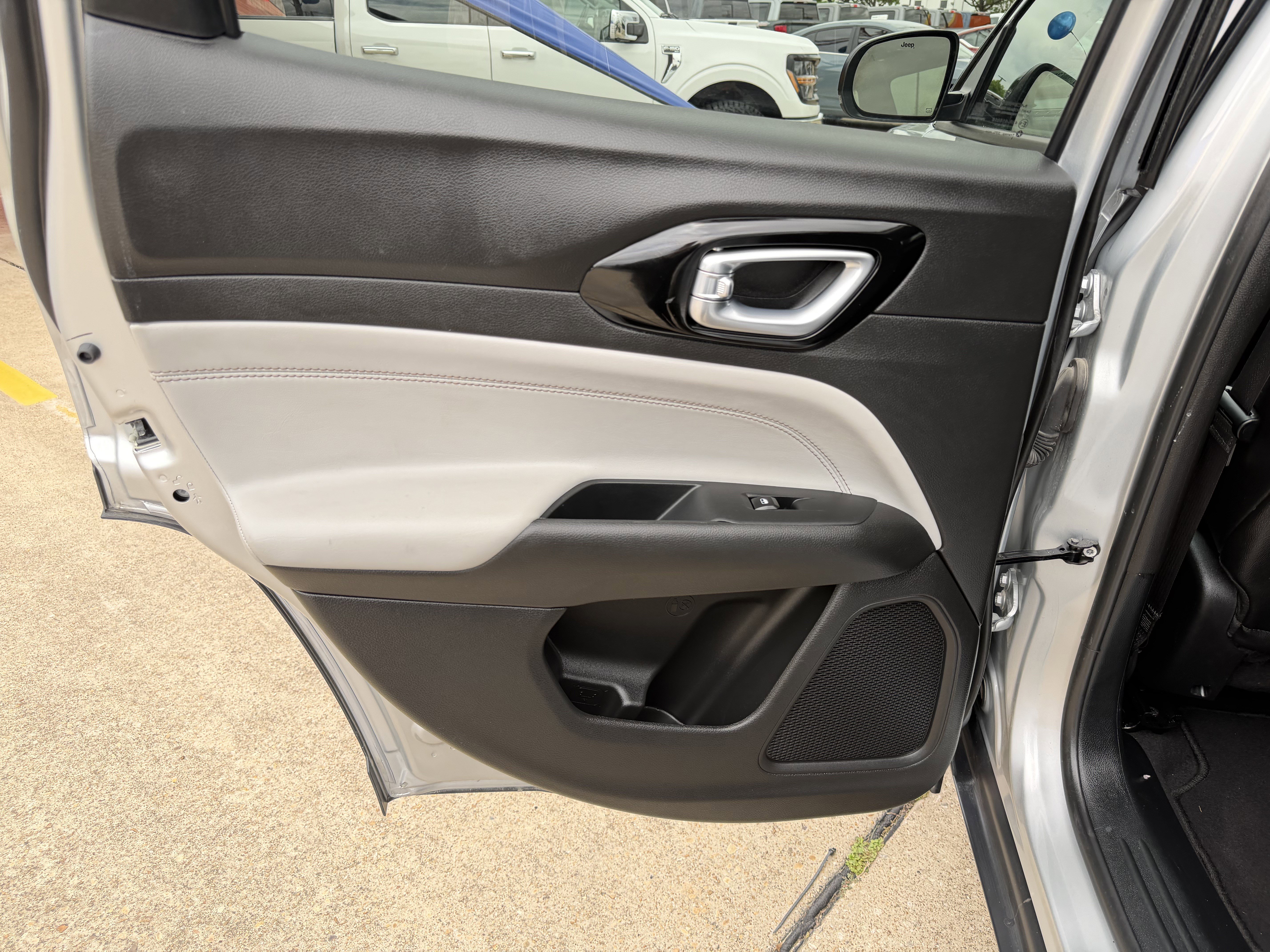 Used 2026 Jeep Compass Limited AWD/4WD image 16