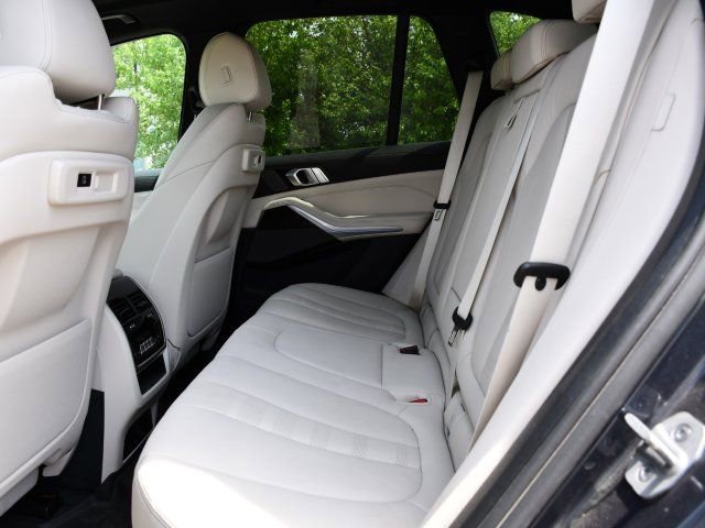 Used 2021 BMW X5 xDrive40i w/ Premium Package image 16