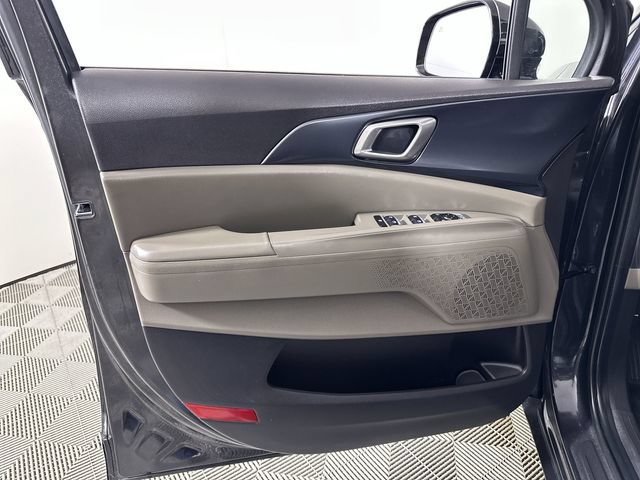 Used 2025 Kia Carnival FWD image 23