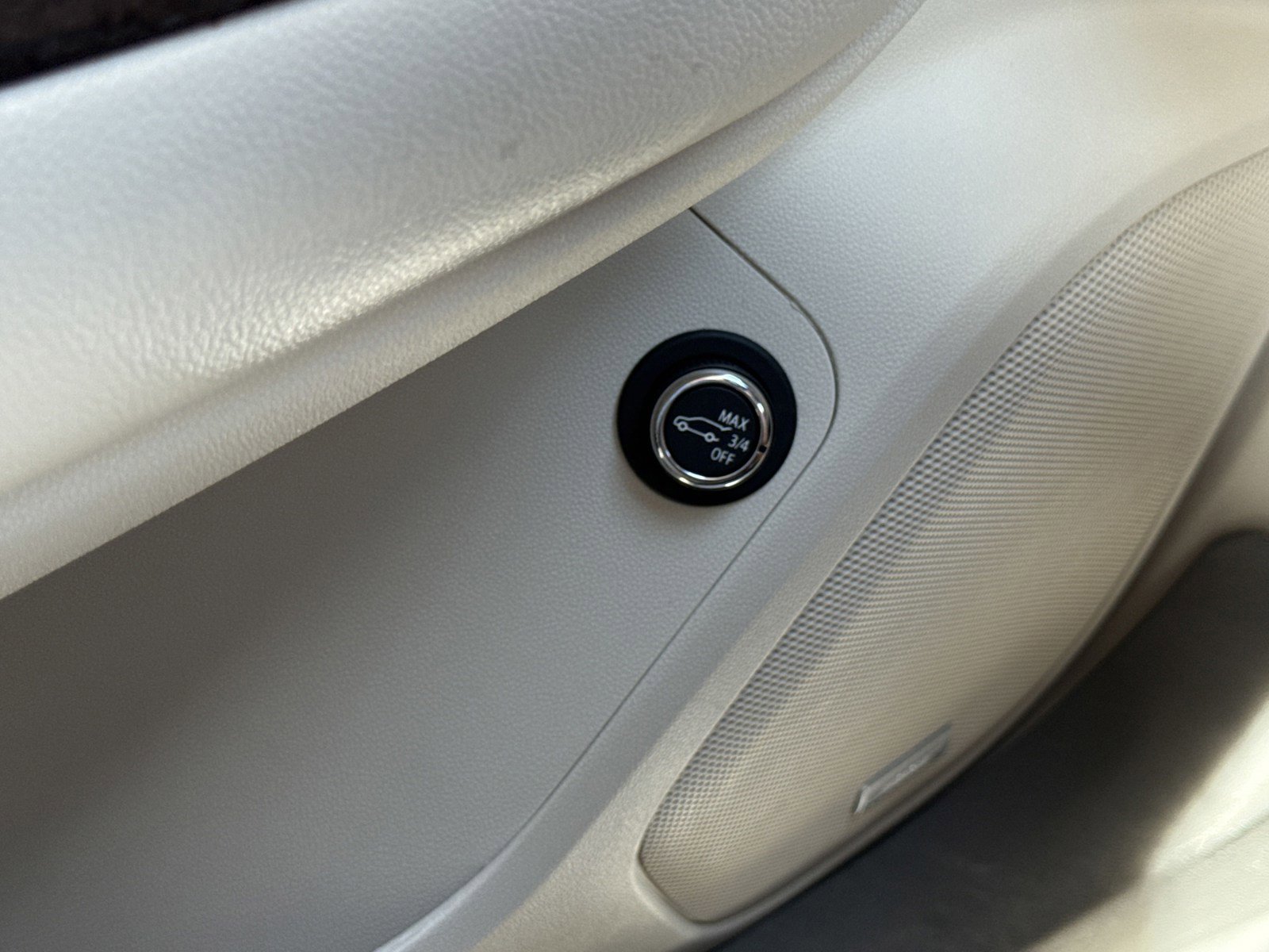 Used 2022 GMC Acadia Denali w/ Denali Technology Package image 21