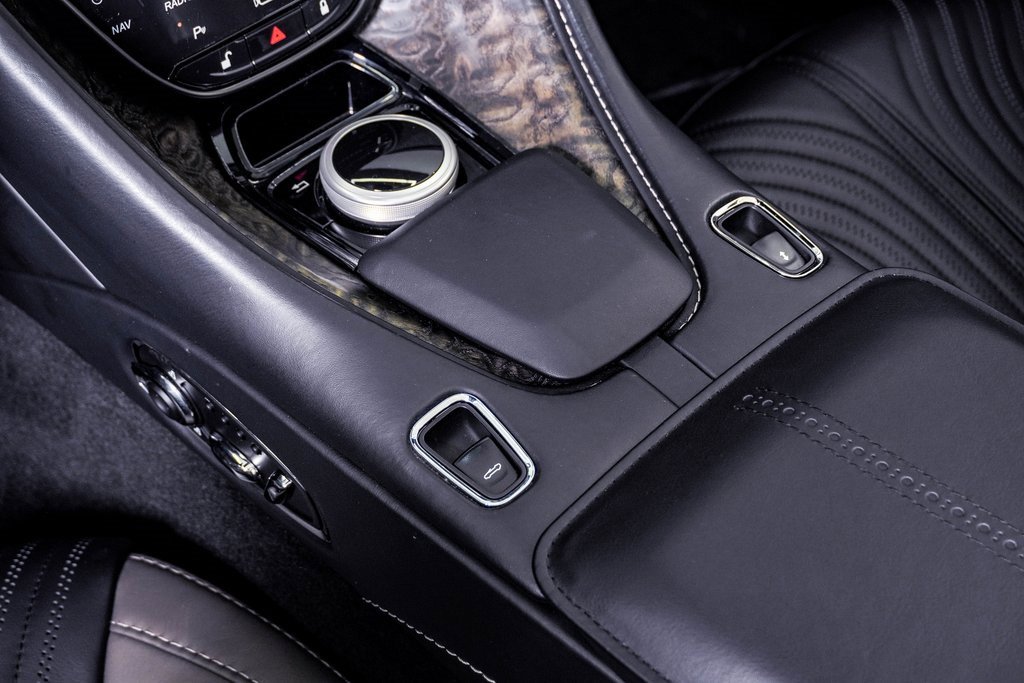 Used 2023 Aston Martin DB11 Volante image 34