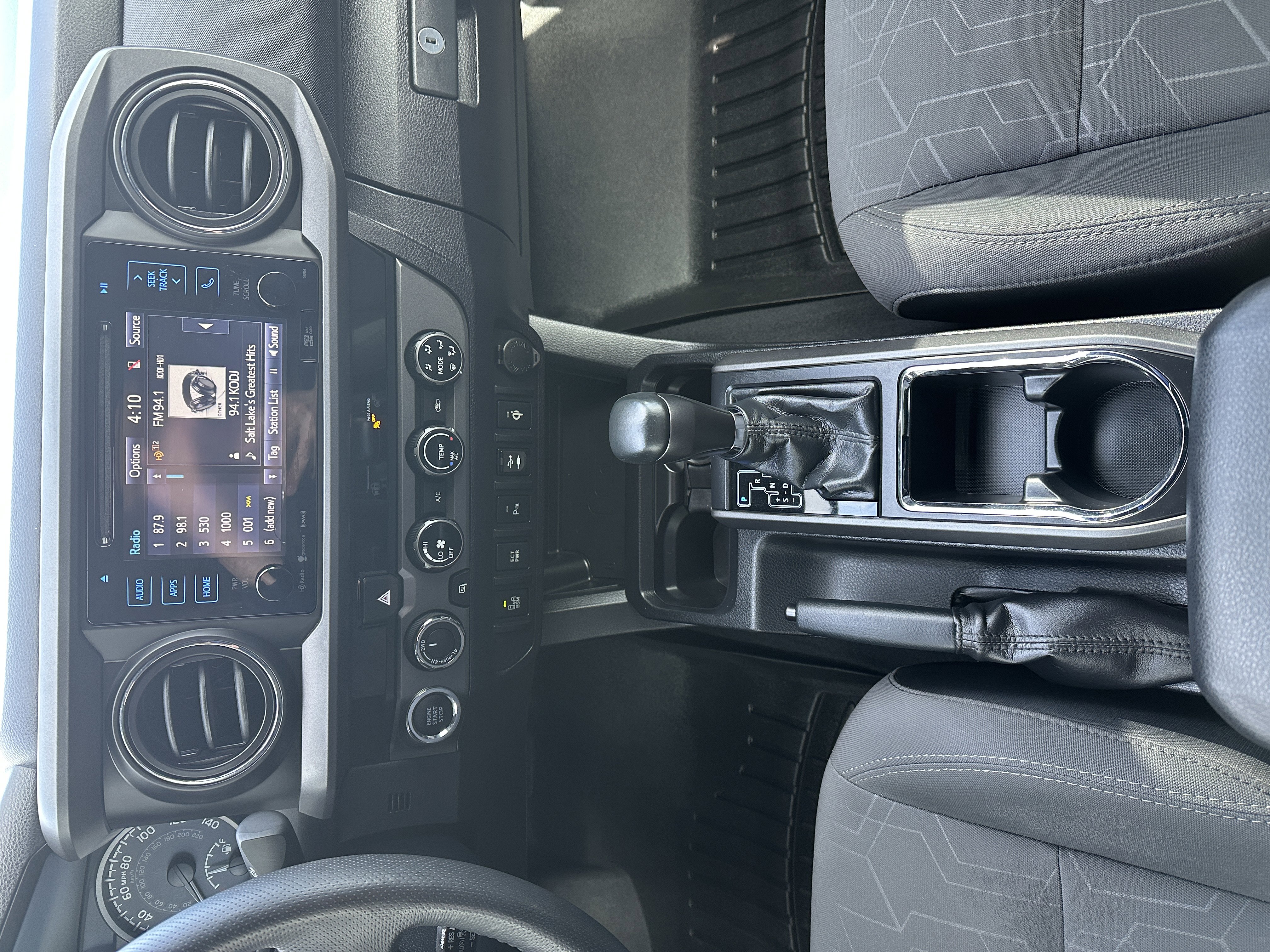 Used 2018 Toyota Tacoma TRD Sport w/ Technology Package AWD/4WD image 32