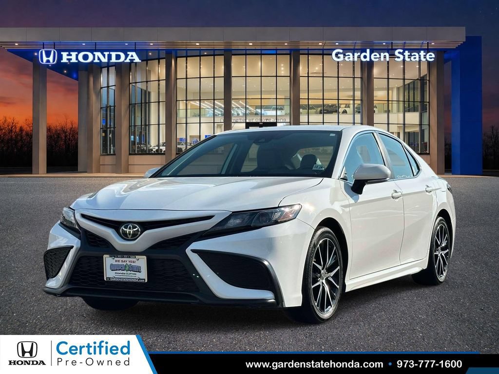 Used 2024 Toyota Camry SE AWD/4WD image 1