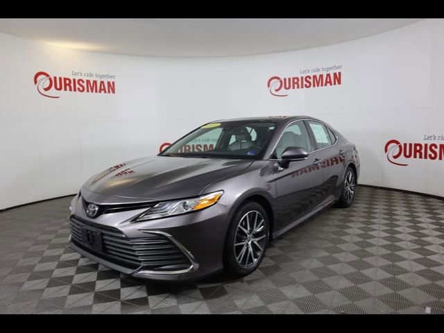 Used 2023 Toyota Camry XLE w/ Cold Weather Package image 3