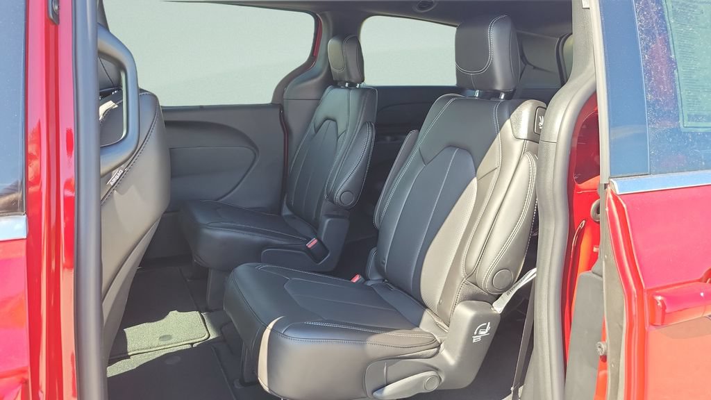New 2027 Chrysler Pacifica Select AWD/4WD image 10