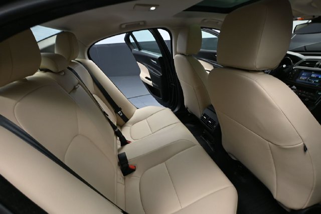 Used 2018 Jaguar XE Premium AWD/4WD image 36