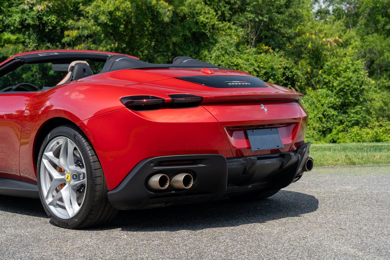 Used 2024 Ferrari Roma Spider RWD image 21