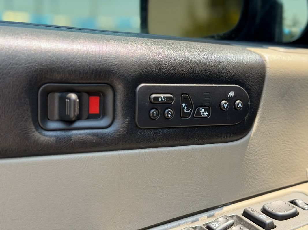 Used 2005 HUMMER H2 w/ Preferred Equipment Group AWD/4WD image 22