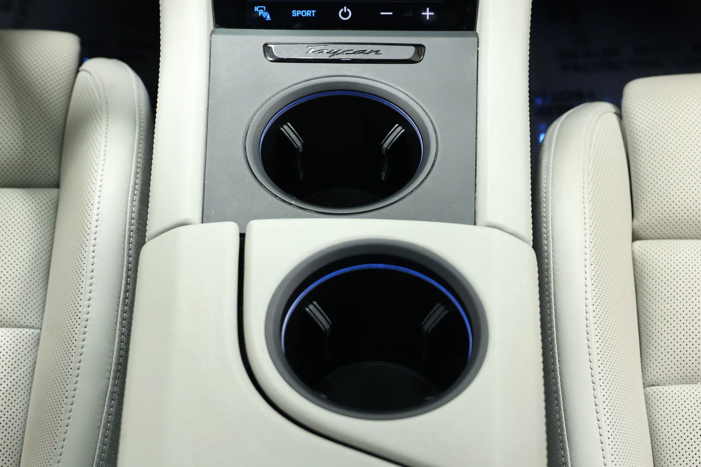 Used 2022 Porsche Taycan image 30