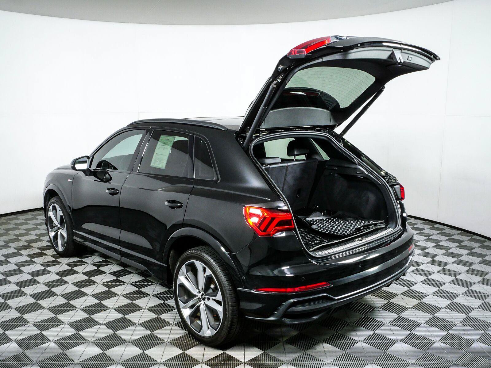 Used 2021 Audi Q3 2.0T Premium Plus w/ Premium Plus Package AWD/4WD image 36
