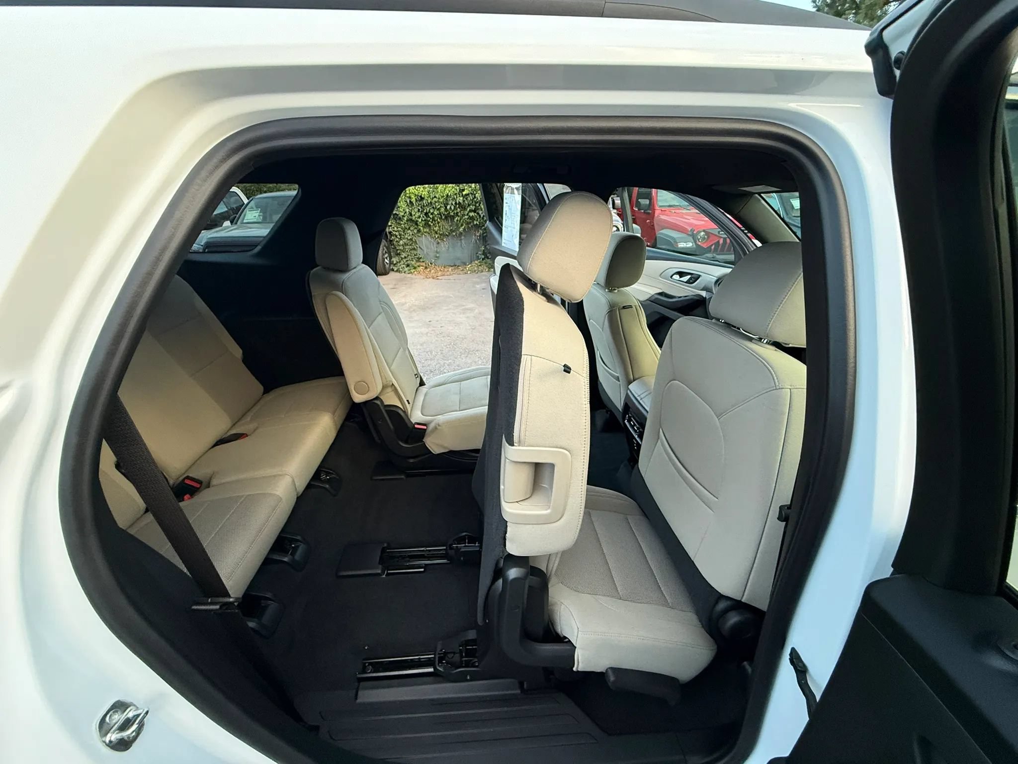 Used 2023 Chevrolet Traverse LT w/ LPO, Cargo Package AWD/4WD image 25