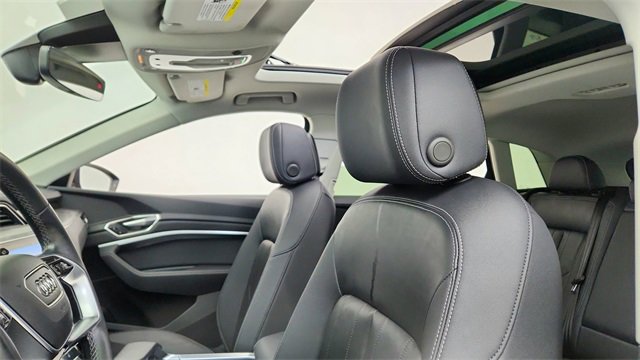 Used 2024 Audi Q8 e-tron Premium image 32