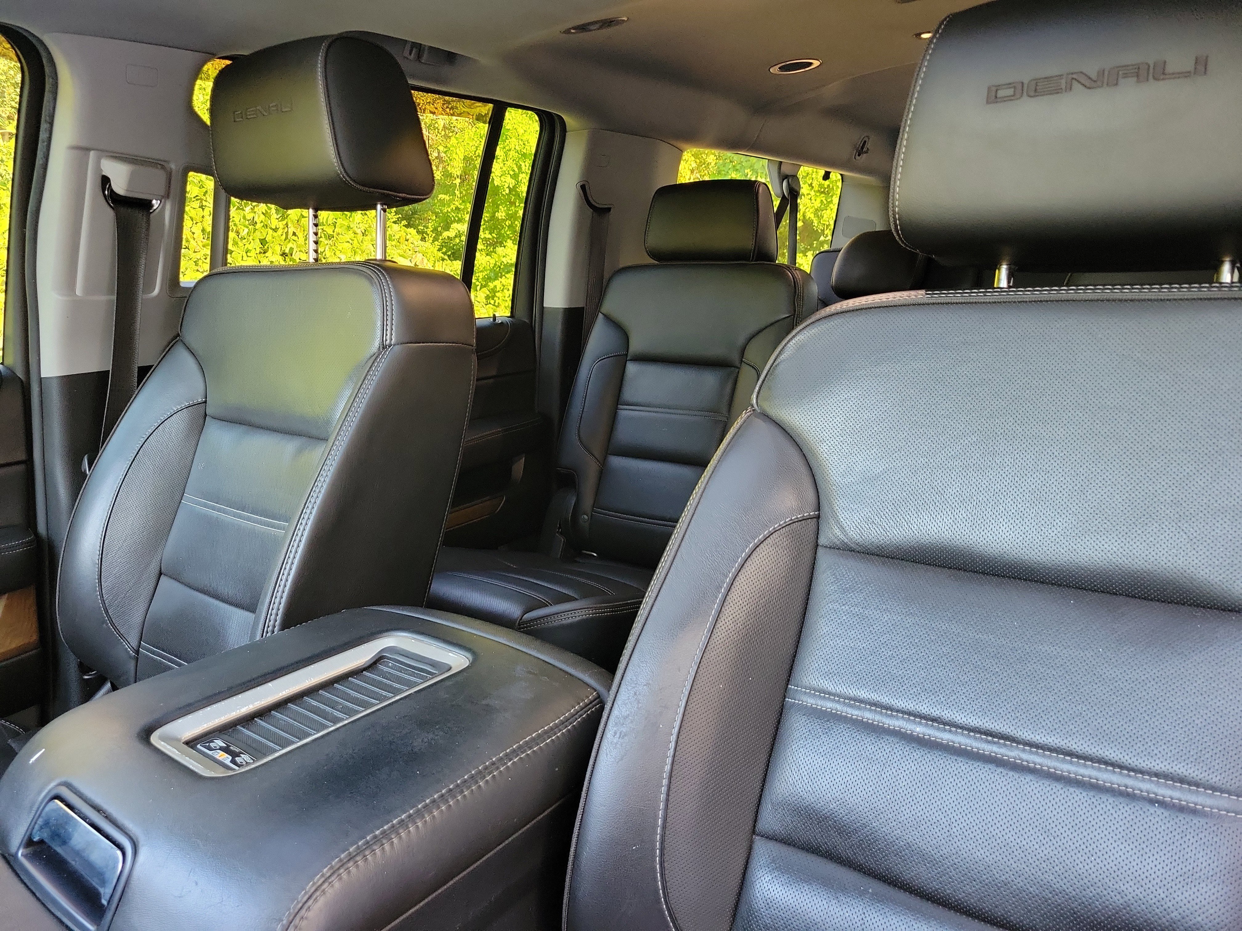 Used 2020 GMC Yukon XL Denali image 4