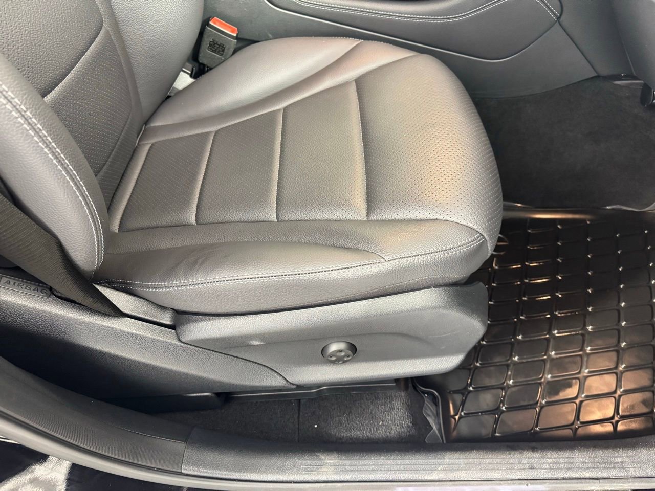 Used 2021 Mercedes-Benz GLC 300 4MATIC image 37