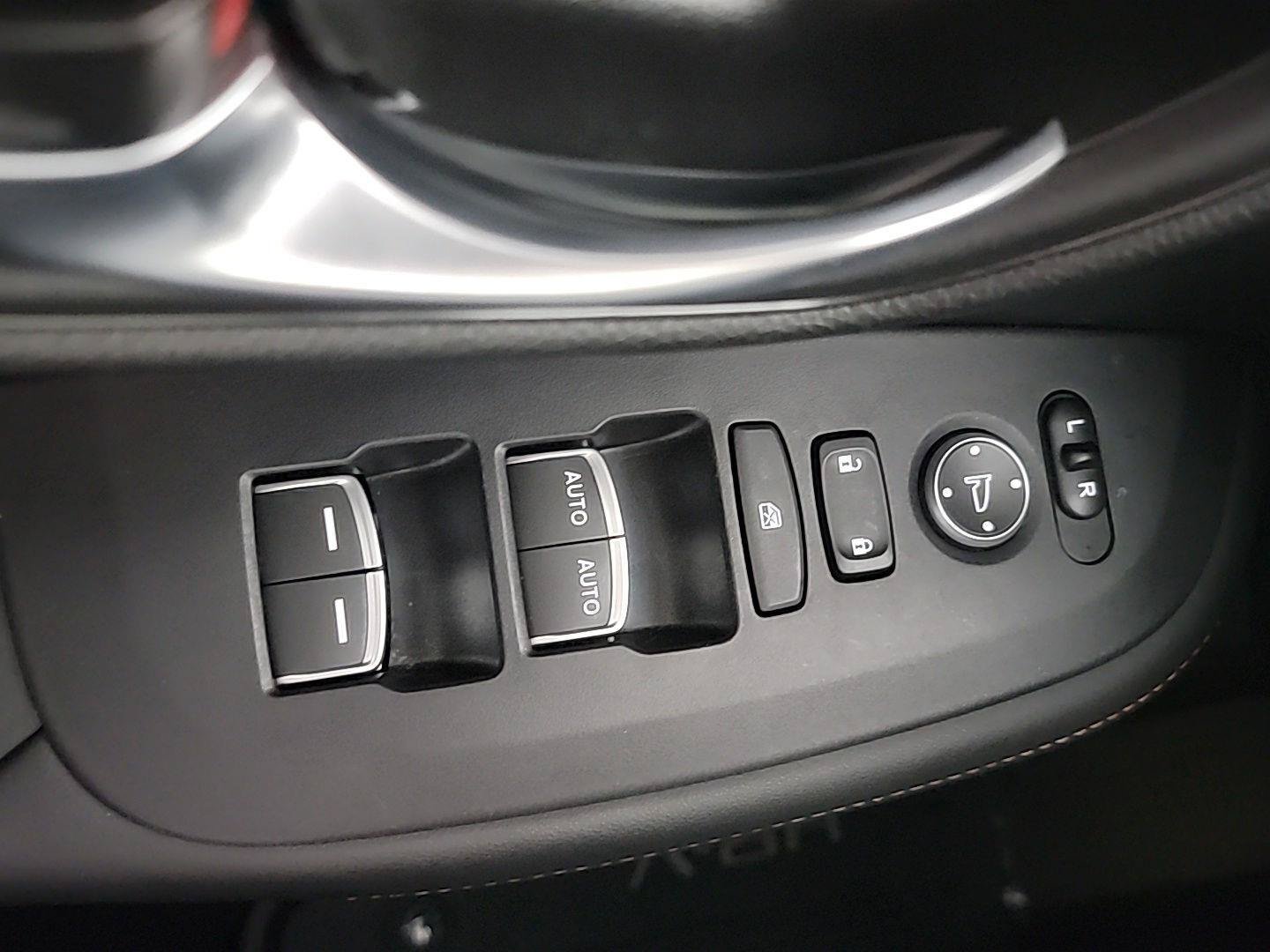 Certified 2025 Honda HR-V Sport image 22