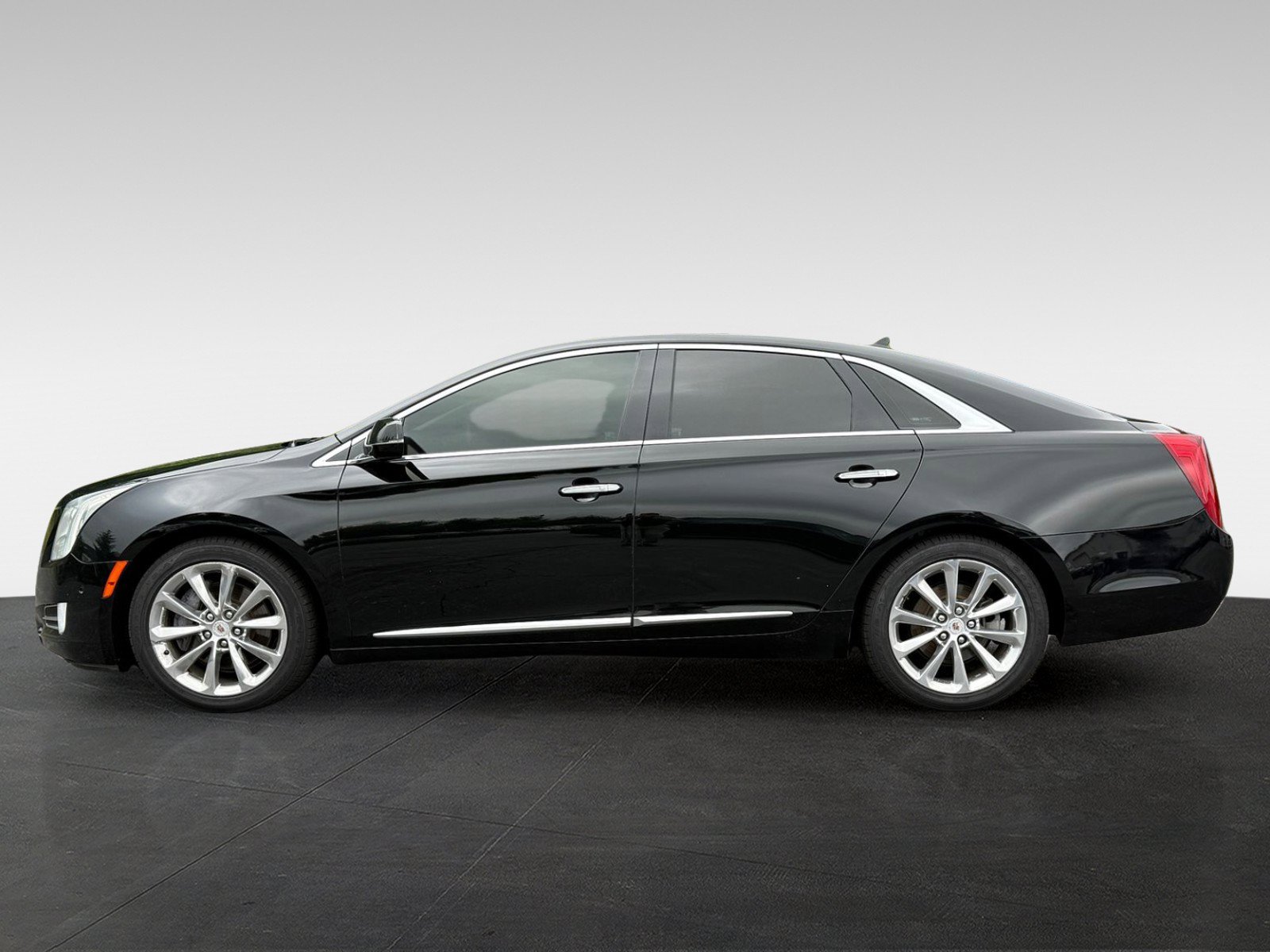 Used 2014 Cadillac XTS Luxury w/ Driver Awareness Package FWD image 8
