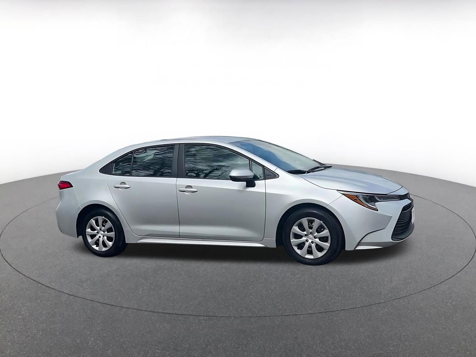 Used 2025 Toyota Corolla LE FWD video 2