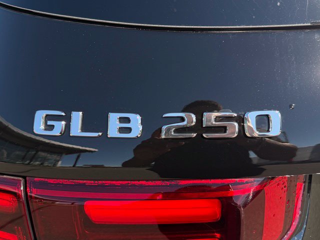 New 2026 Mercedes-Benz GLB 250 4MATIC image 9